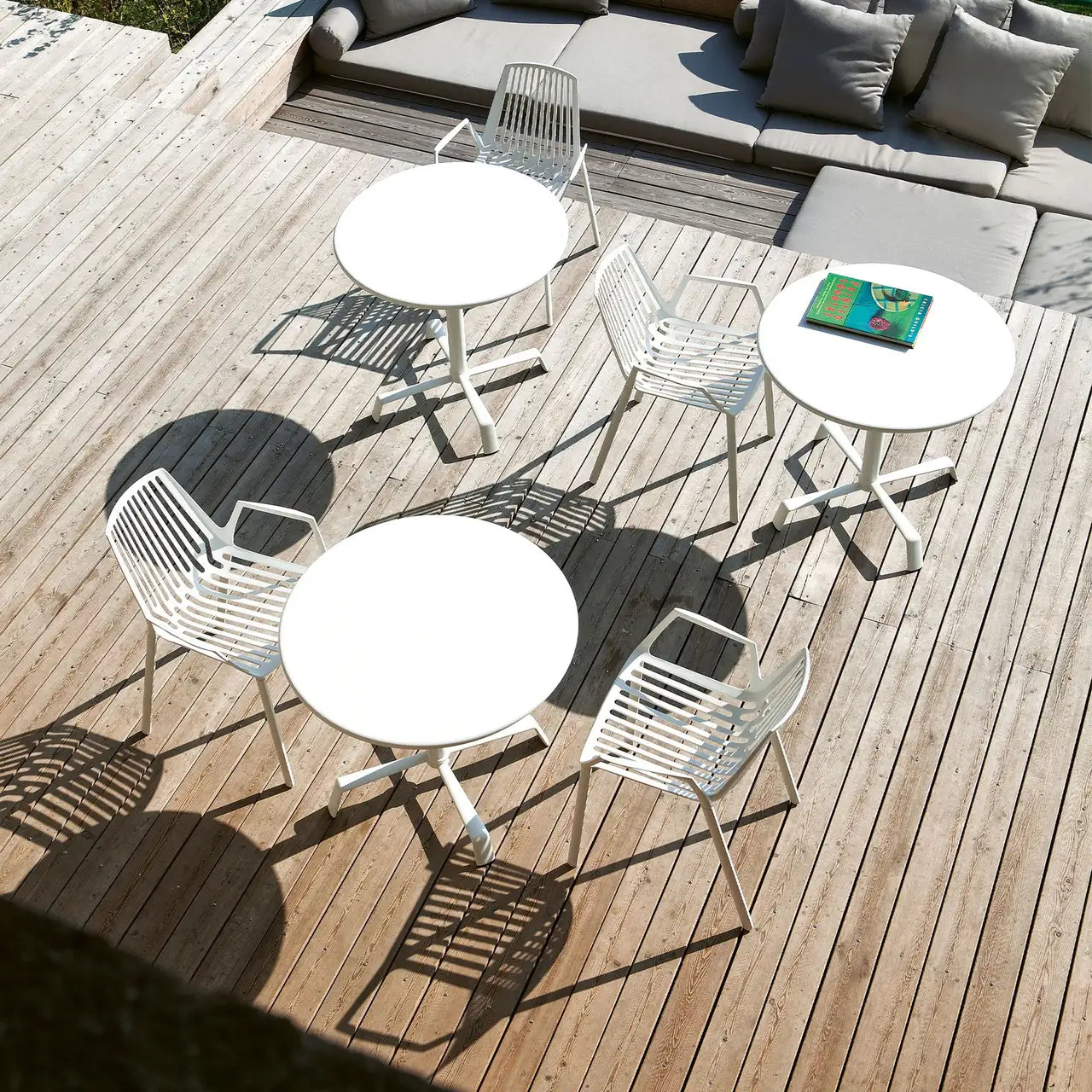 Rion Chair With Armrests