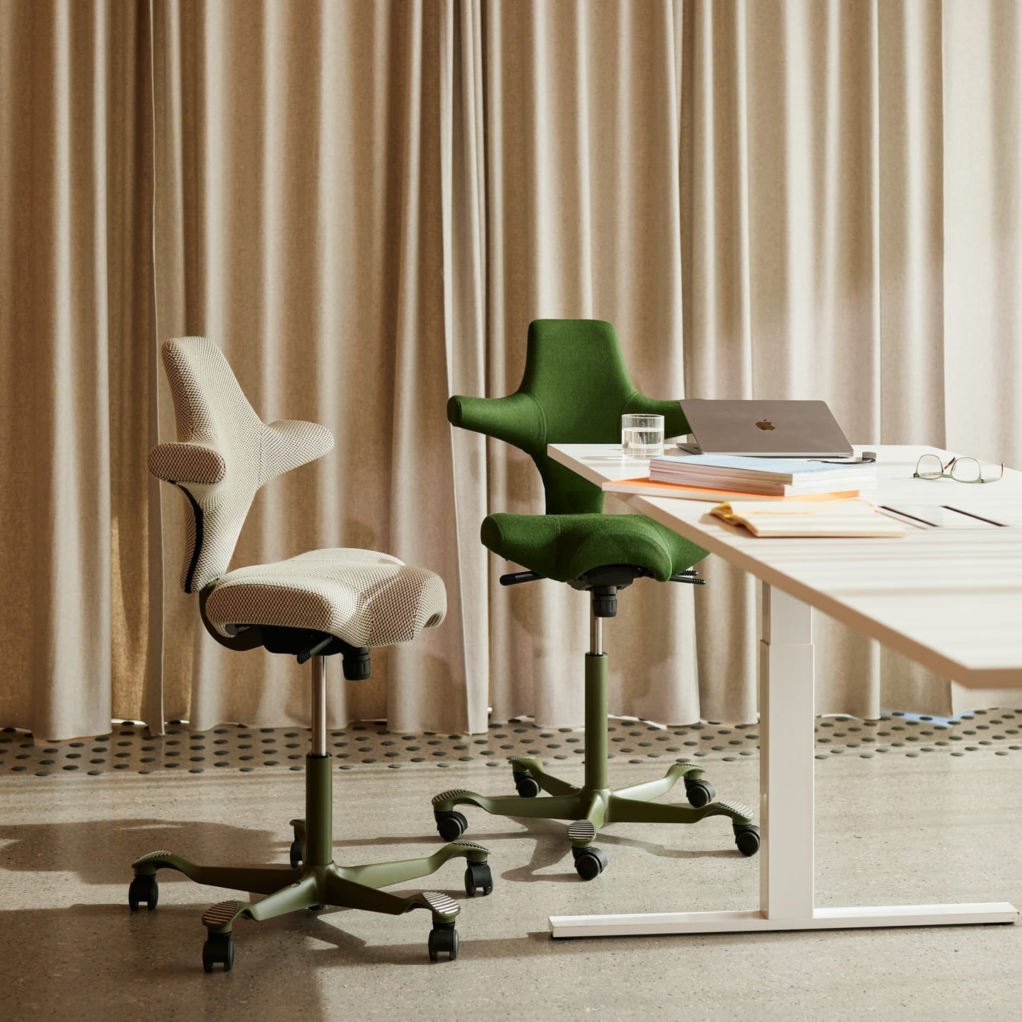 Capisco 8106 Chair