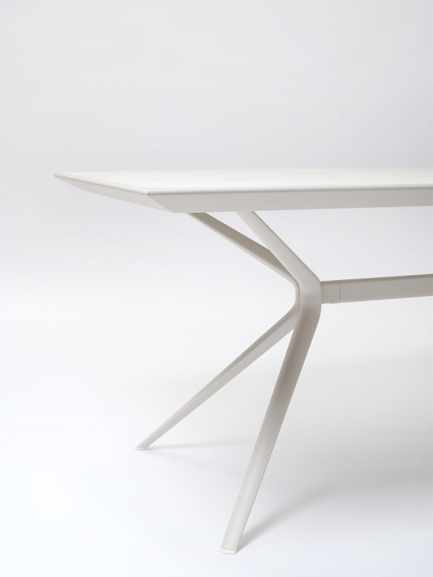 Moai Rectangle table with top in porcelain stoneware