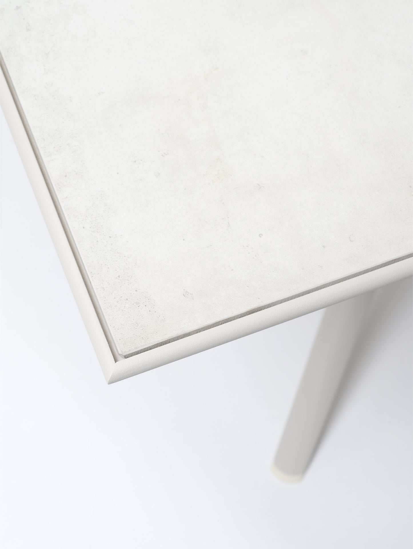 Moai Rectangle table with top in porcelain stoneware