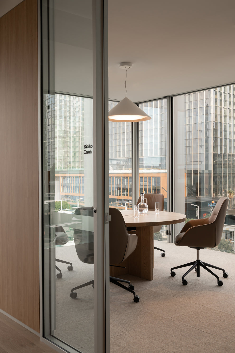 The Workstation as Architecture: Multiplex Perth – District Furniture