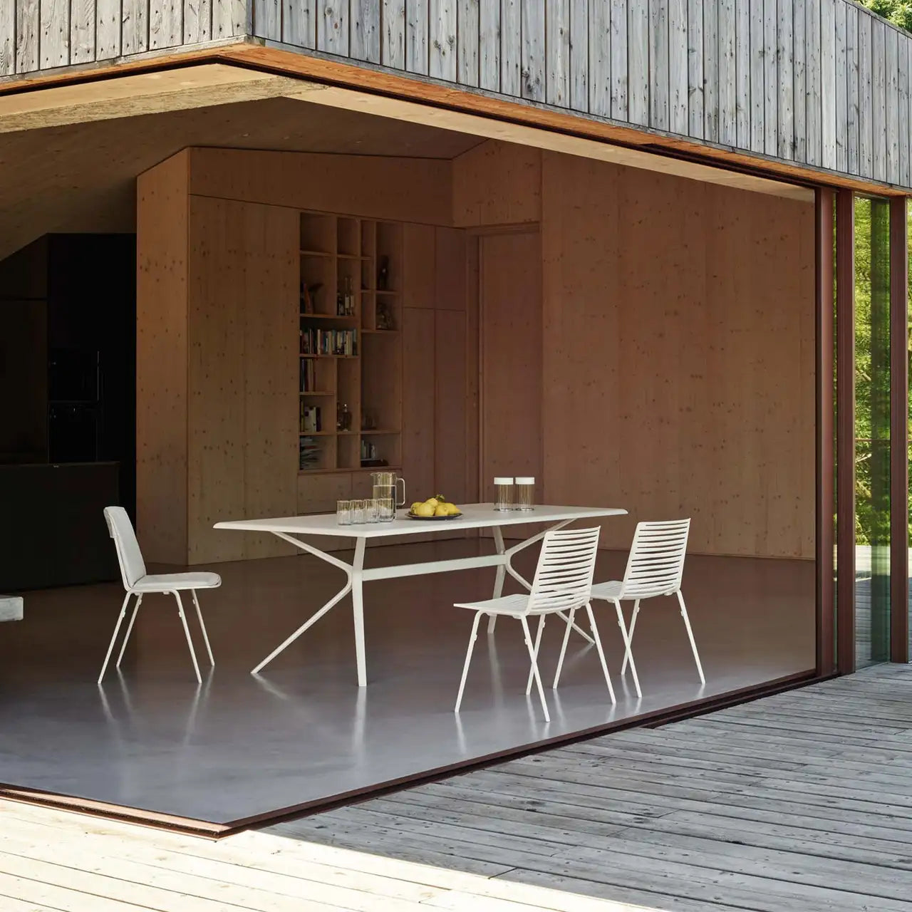 Moai Rectangle table with top in speckled aluminium