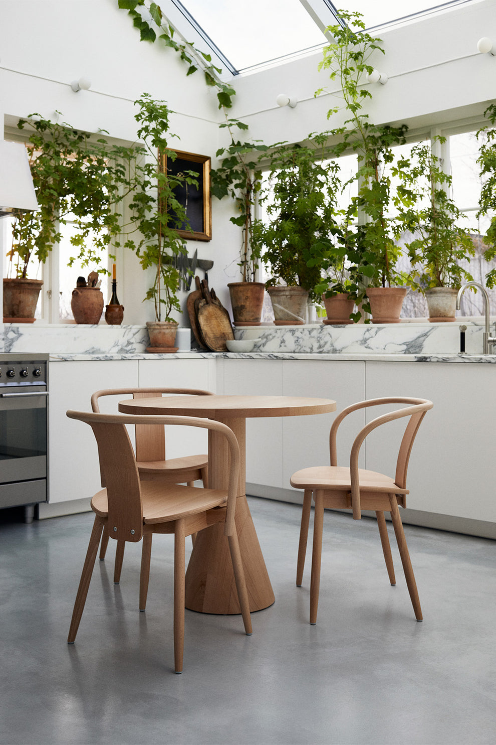 Draft Dining Table - Round | Cafe Table | District – District Furniture