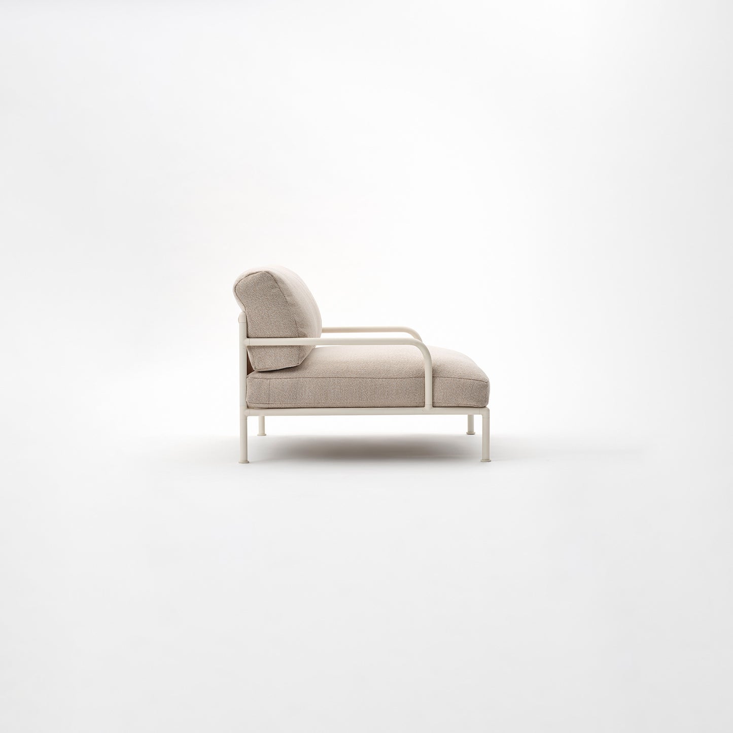 Roè Armchair with Armrests