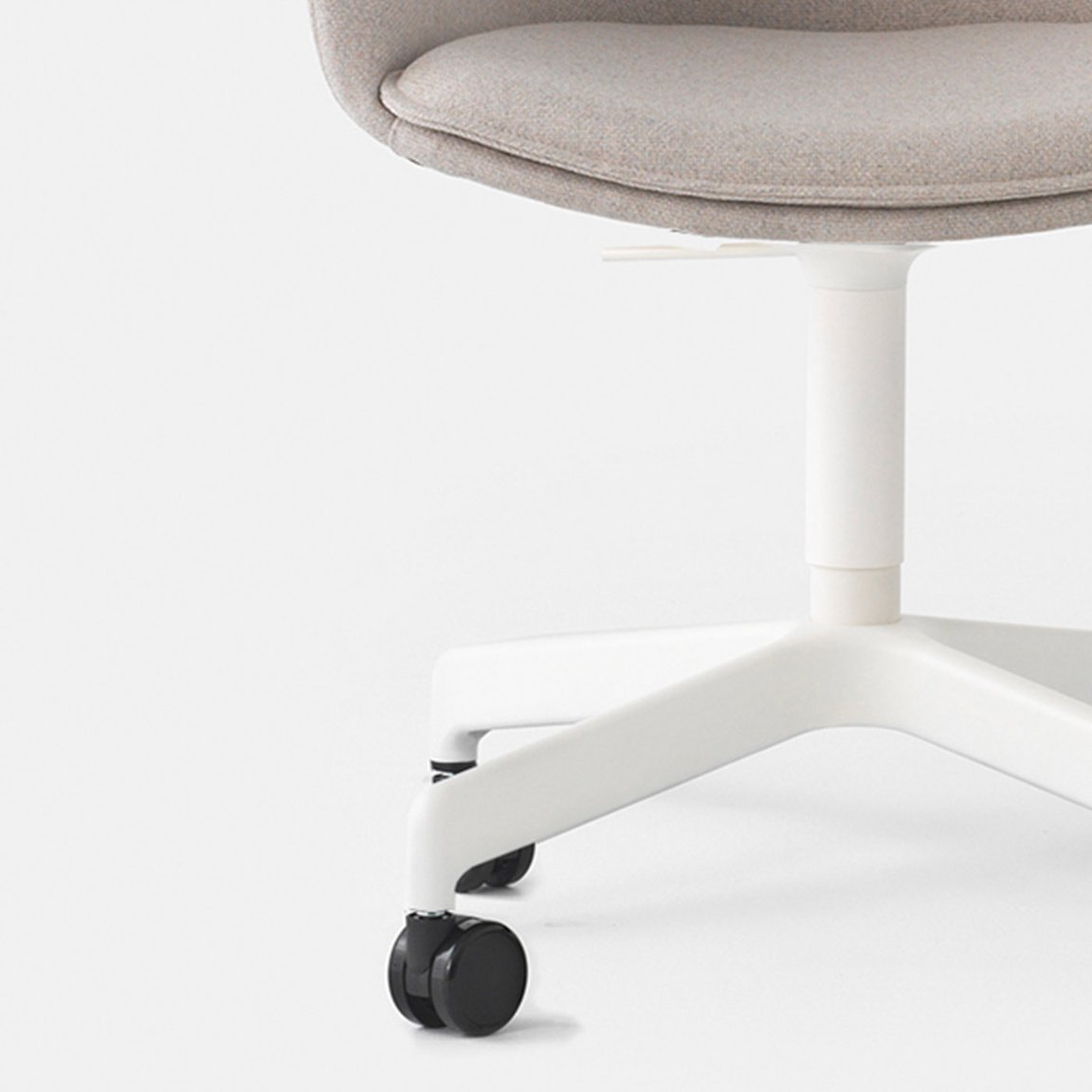 Felix Swivel Chair - District Furniture
