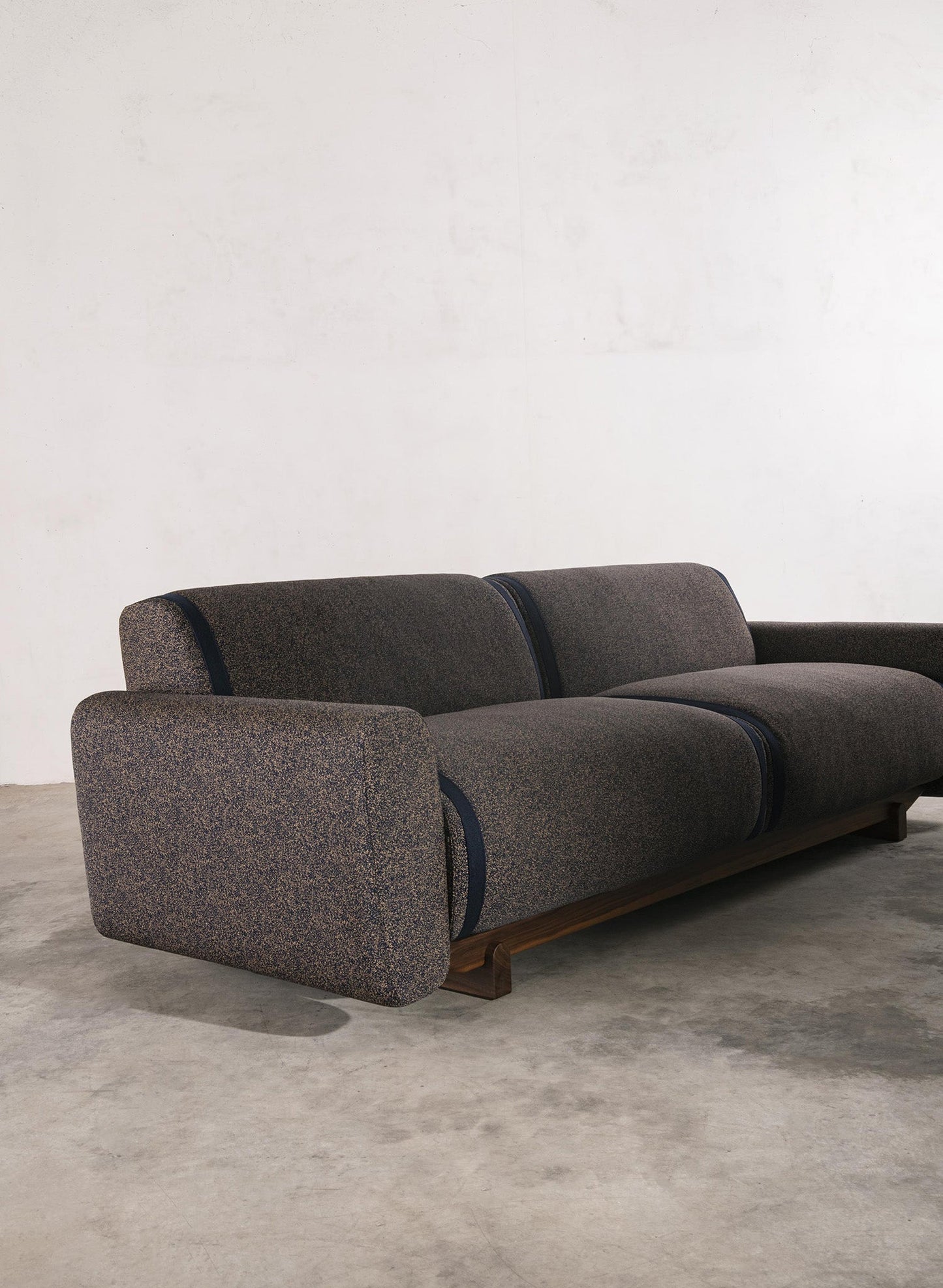 Pola Sofa - District Furniture