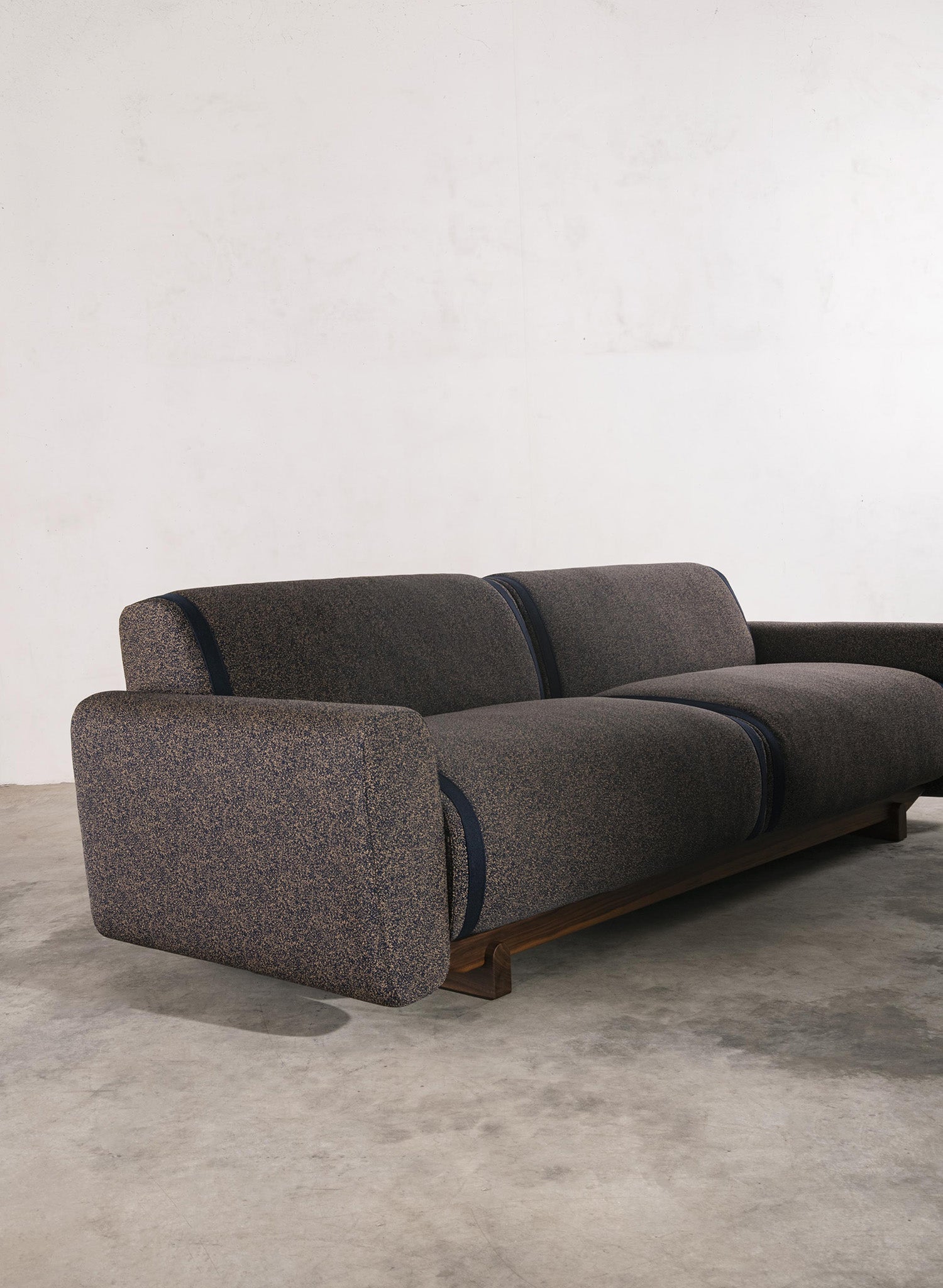 Pola Sofa - District Furniture